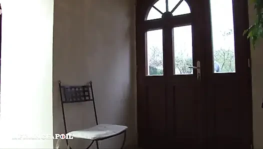 Çok büyük memeli koyu saçlı sürtük sert analiz ediliyor ve yüze boşalma