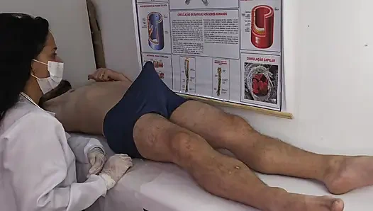 Krankenschwester Beobachtet Die Erektion Des Patienten