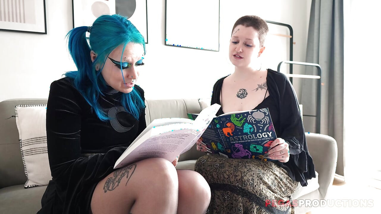 Pegas Productions - Melyna Snow dan Blue Starr bertiga