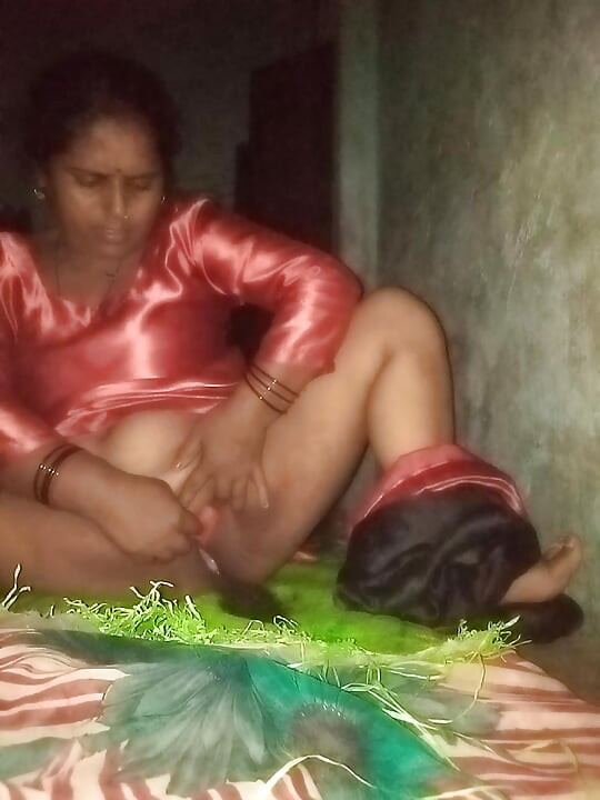 Bhabi ne baiya ke bal saf kiye fir chudai ki