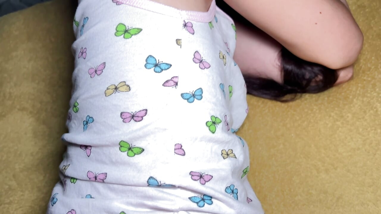 Em gái kế muốn anh địt em vào ban đêm
