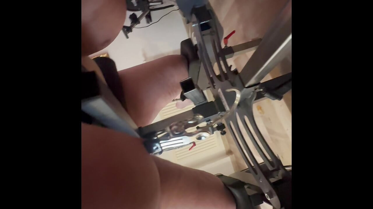 Meine Schlampe auf dem Strafbock benutzt