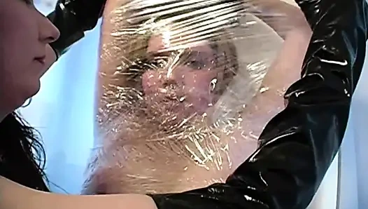 Piercingli olgun bir lezbiyen