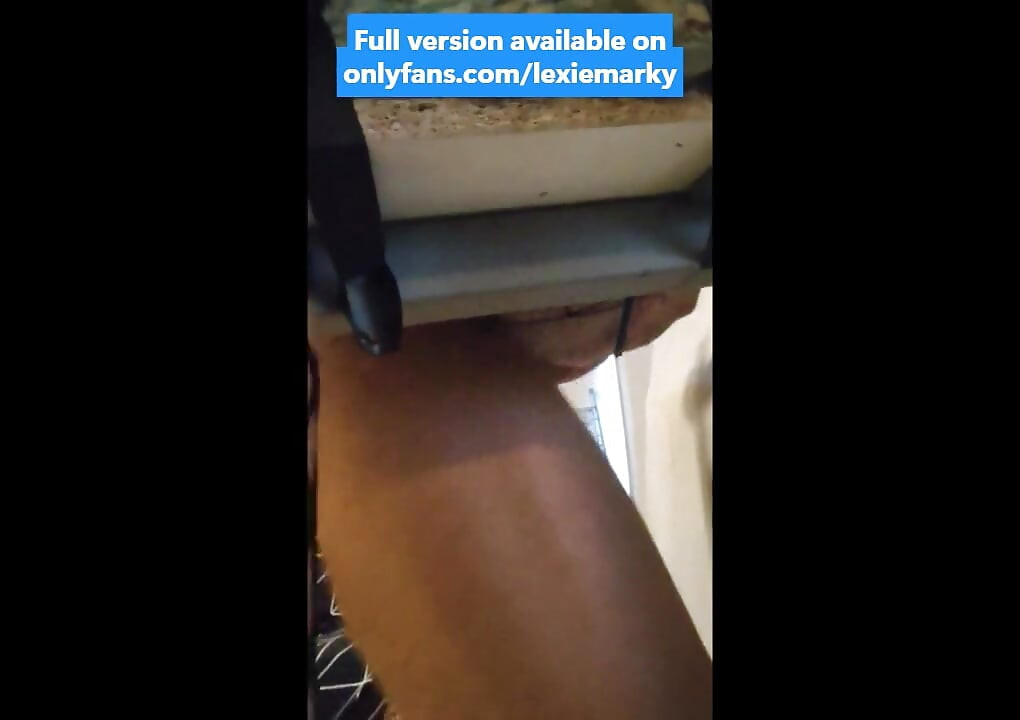 Amarrada ao sex frame e fodida bem e duro