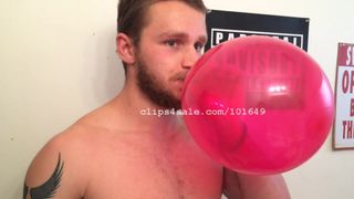 Balloon Fetisch - Maxwell bläst Ballons, Video 1