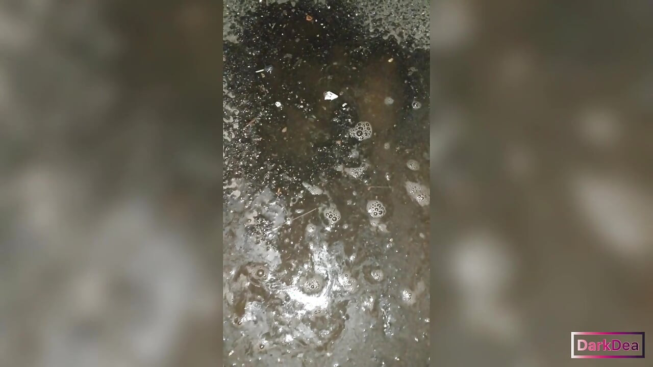 ملكة العاهرة المنحرفة "دارك ديا" في تجميعة التبول في الهواء الطلق