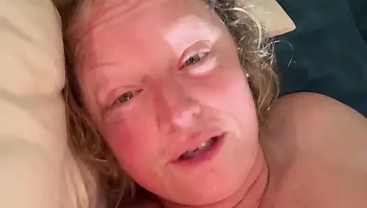 Bonemaiden kommt hart, nachdem ihr mann zuerst auf ihre muschi gespritzt hat