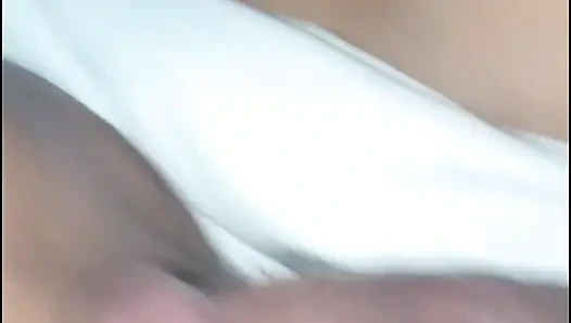 Начиняю ей горло ее сиськами наружу!