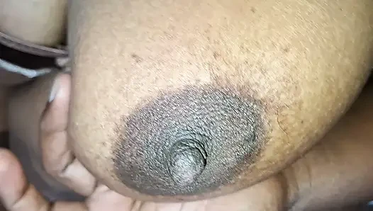 Tante seksi india mengundangmu untuk bermain dengannya