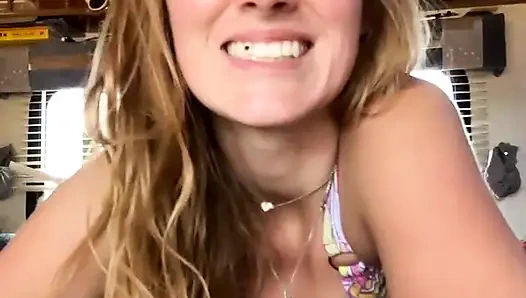 Стрим начался, быстрый поток сисек