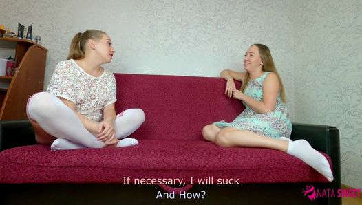 Duas irmãs gêmeas gostosas discutem para chupar um entregador para não pagar! uma garota faz boquete enquanto a outra assiste e se masturba