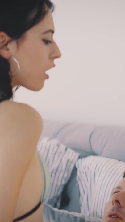 8Kの音 - マーセリン・モレノは精液を飲み込むのが大好き! | クリップ 2