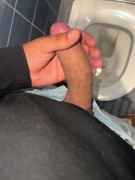 Mi gran polla ¿Hay alguna mamá caliente a la que le gustan las pollas grandes?