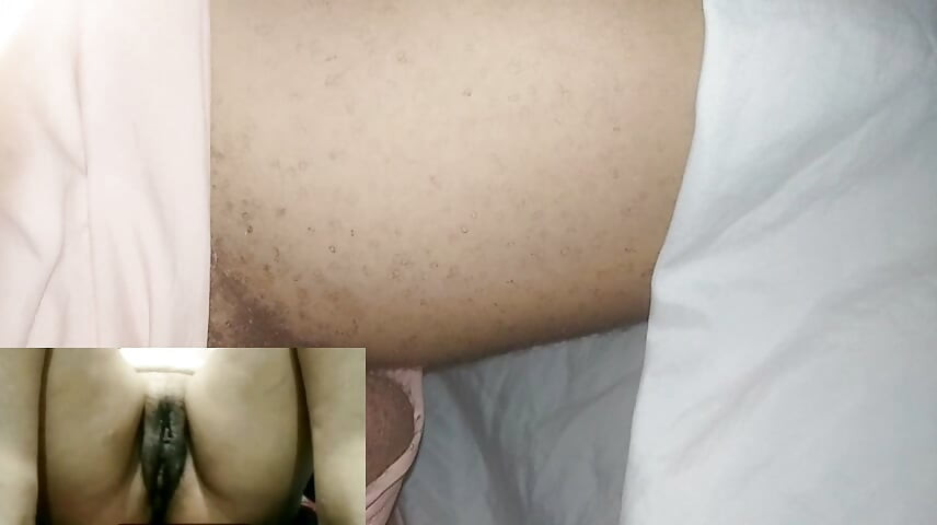 Masturboi poikaystävälle videopuhelussa