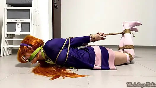 Bağlı Damsel Daphne Blake