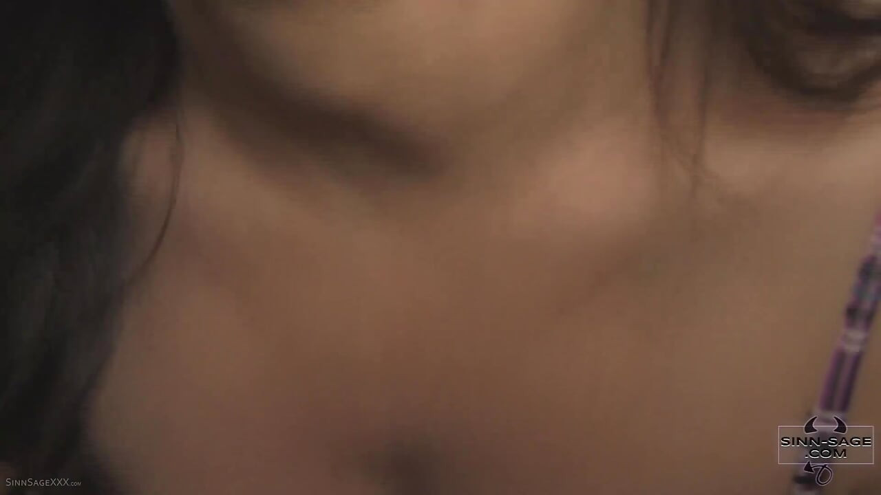 MILF Sinn Sage спокушає глядачів брудними розмовами