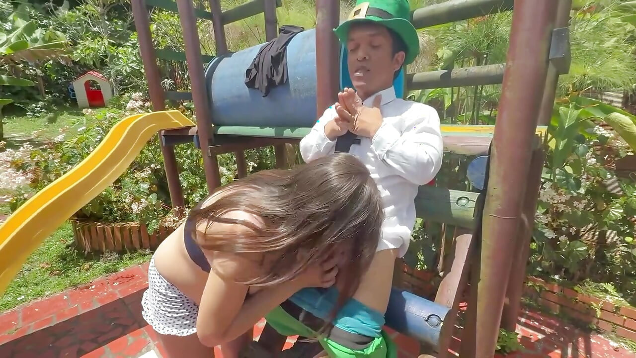 Estaba Haciendo Tanto Frío Que Me Follé a Mi Hijastra Para Calentarme.