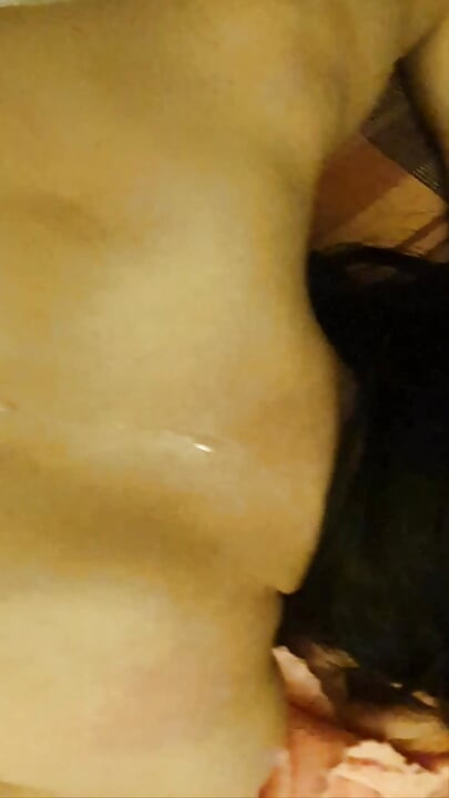 Première sodomie et beau mot à ce sujet, et bonne éjaculation