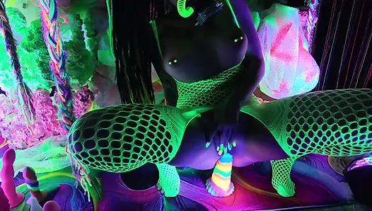 Neon solo fuck - gas mask heavy breathing as i fuck myself in neon lights all over