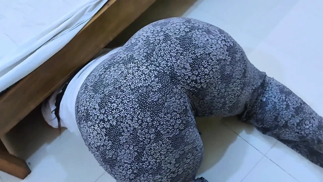 She Stuck Under Bed Because Her Ass Is Too Big Now She Want Anal Fuck From Video Viewers