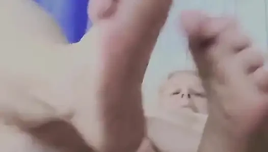Feet Rubbing Got This Horny Bitch Cumming