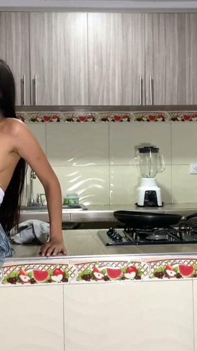 She was cooking and I couldn't stand the urge to fuck her in the kitchen | Clip 1