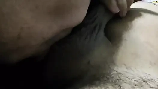 Mesin pemotong rumputku nyepong kontolku sampai aku crot banyak banget