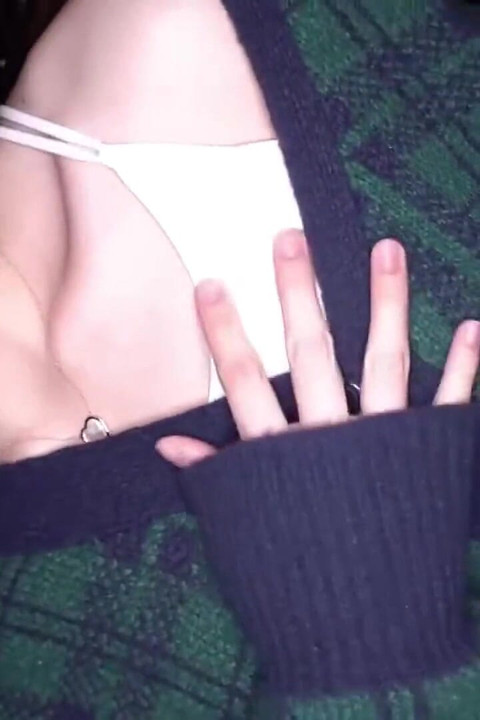 풀 바디 미끄러운 잔치 4부에서 미소 짓는 F컵 애타게 흠뻑 젖은 걸프