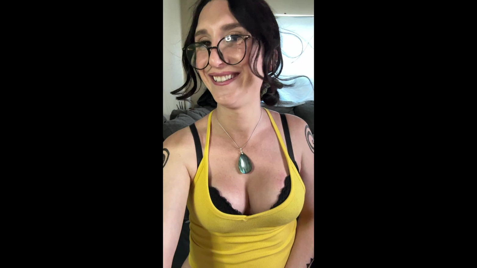 Melissa Mae - Hot Trans Milf Cosplays female Trafalgar Law from One Piece and rubs her big dick, full version coming soon.