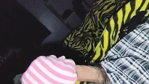 Handjob kaus kaki pink & putih striptis - muncrat di kaus kaki
