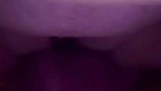 Barda tanıştığım yabancı götümü yalıyor ve içime boşalıyor