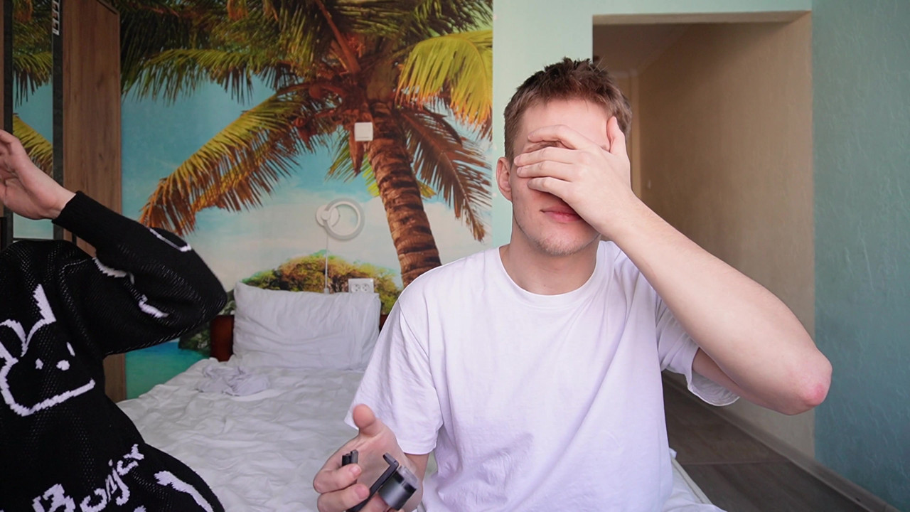 流行的在线游戏在视频博客期间变成继兄弟和继妹之间的性爱