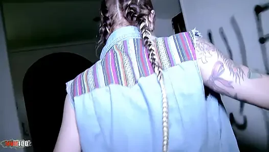 Avrupalı esmer Jordanne Kali derin gırtlağına kadar sakso ve domaltarak boşalma