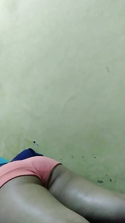 Masseuse gets beautiful and sexy female customers