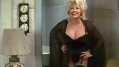 Dolly Parton in lingerie e calze di nylon