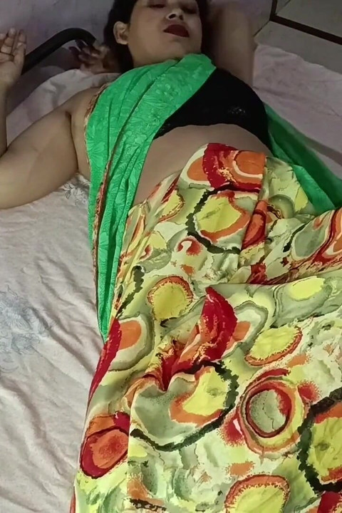 Desi Indian Brother-in-law Fed His Sister-in-law a Banana, Had Sex with Her, and Licked Her Pussy. Hindi Video