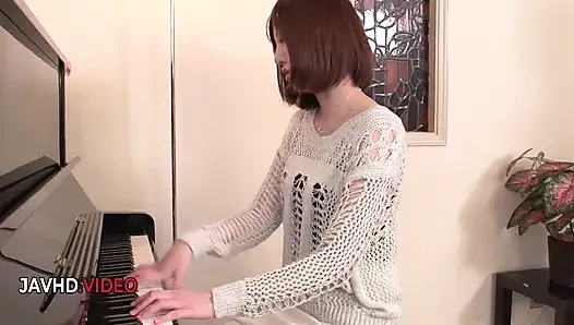 Asyalı bebek Narumi Ayase yarak derinden emiyor