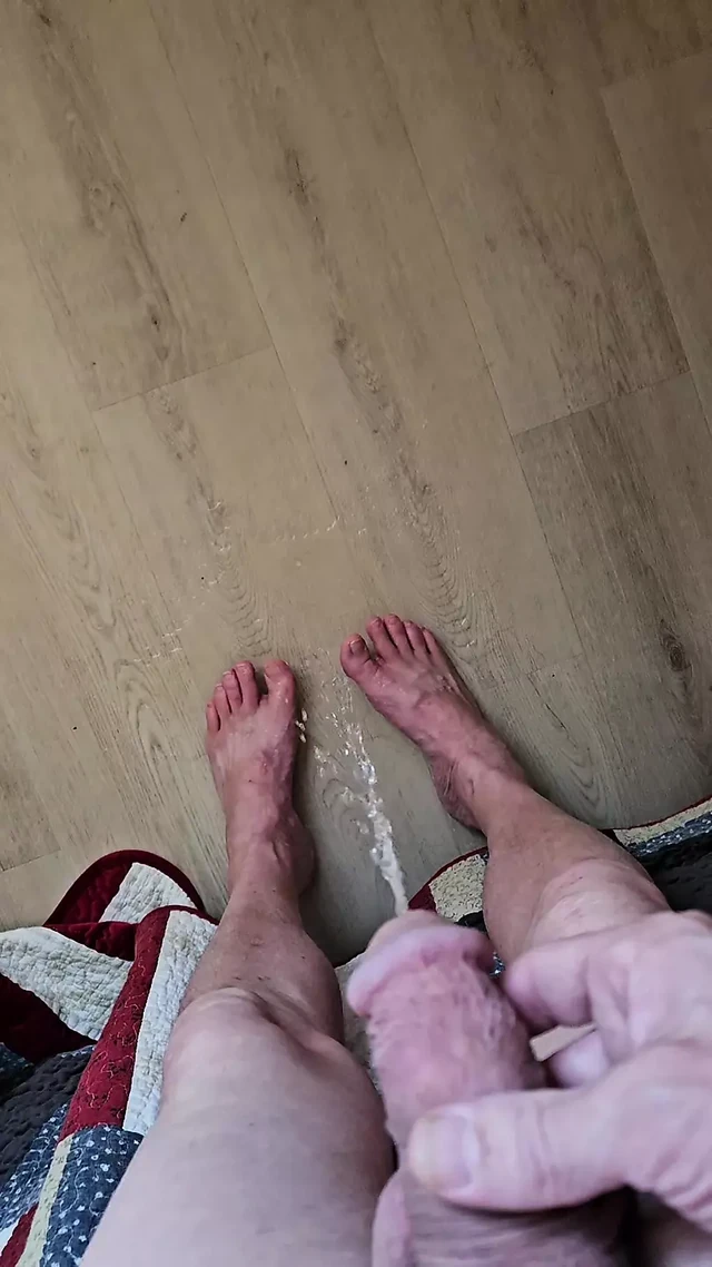 Jerking off while peeing on my feet and then climax on the bottom of my foot covered in it
