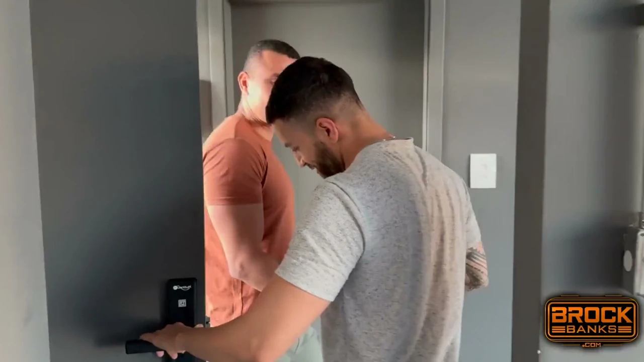 Huge Monster Cock Fucks Massage Dude Raw Anal,Brock Banks