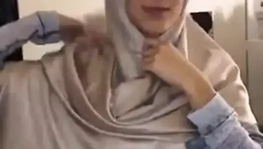 Hot Paki Hijab Girl