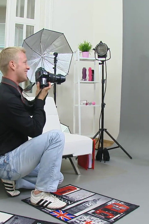 リルーは有名になりたいと強く願う美しい赤毛の女性です