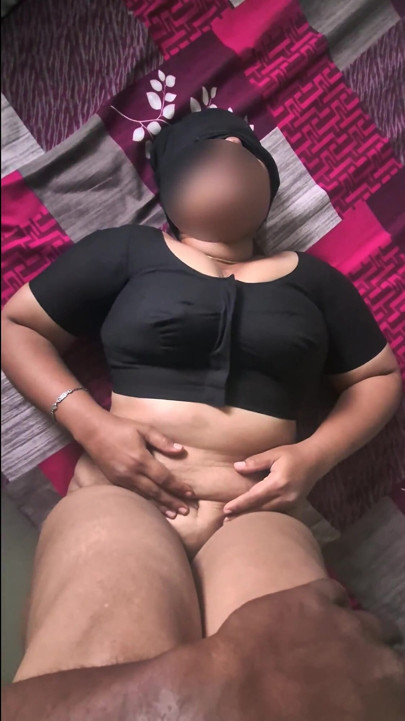 Sexy Desi Housewife in Black Blouse Hard Fucked & Pussy Creampied