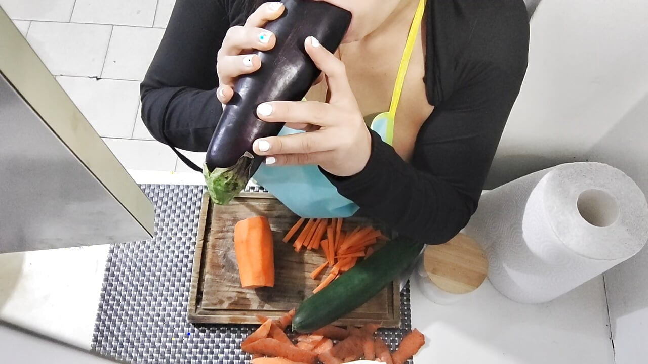 I shove a huge cucumber up my hungry asshole - Fetish