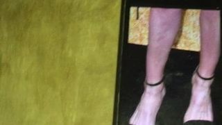 Сперма на Hilary Swank, горячие сексуальные ступни и красные ногти на пальцах ног
