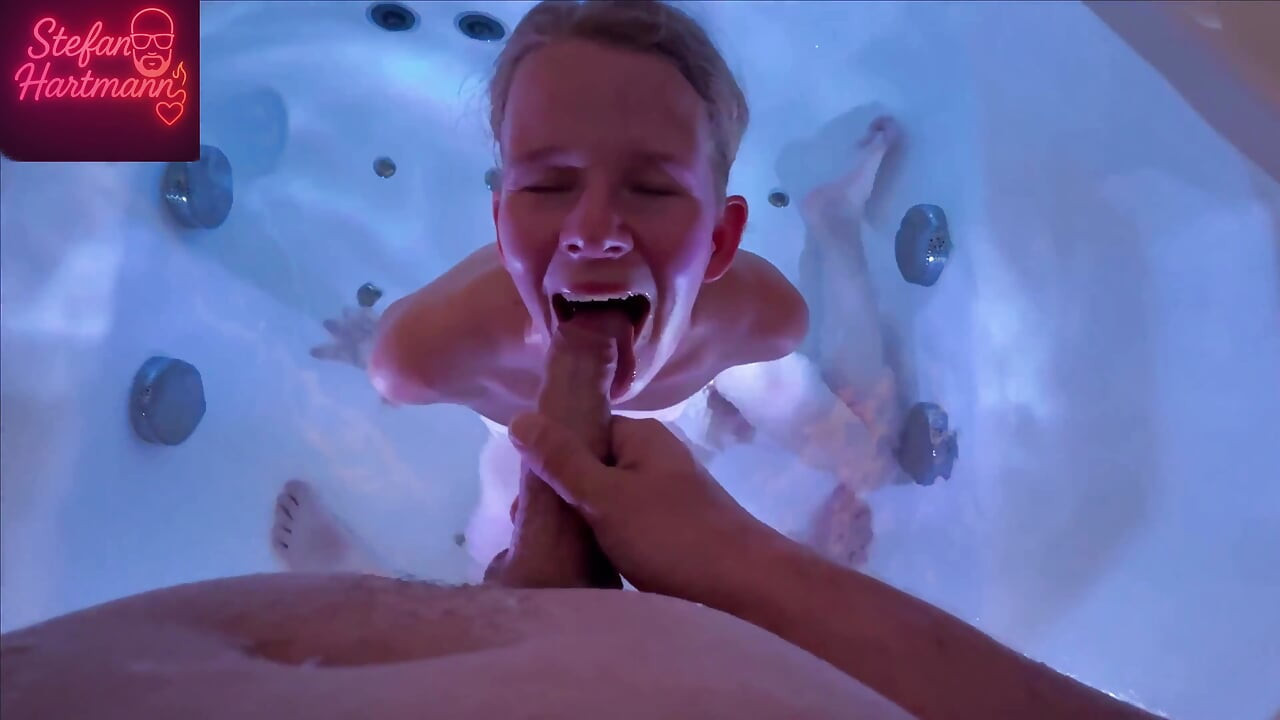¡rubia Se Chupa En El Remolino! ¡facial Cachondo Para La Zorra!