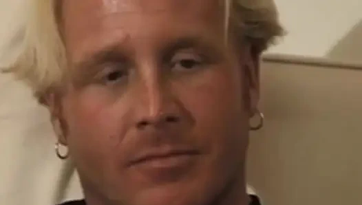 Güzel eş değiştiren ev hanımı sert sikiliyor