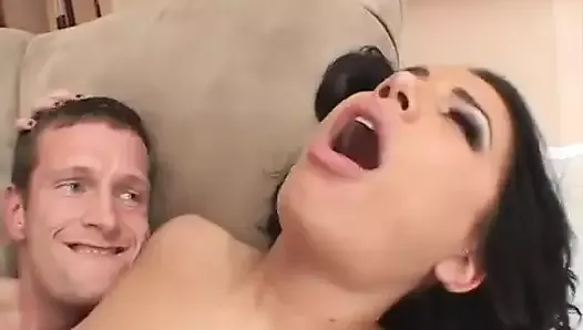 Gorgeous young babe shows her cocksucking skills before hunk fucks her hard