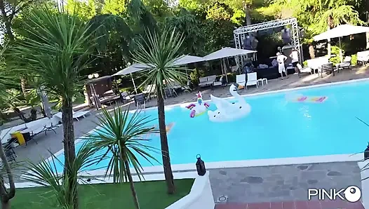 Das heiße mädchen korinha wird von Luca Ferrero gefickt