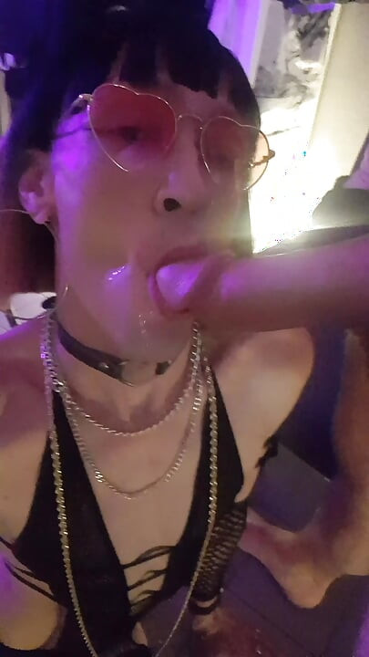 Ova kučka nije platila stanarinu, poslužit će kao podrška za sok od kurca svom vlasniku. Vanessabitchx