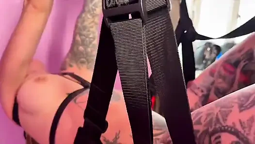 Рабыня приходит поздно, а столы по очереди